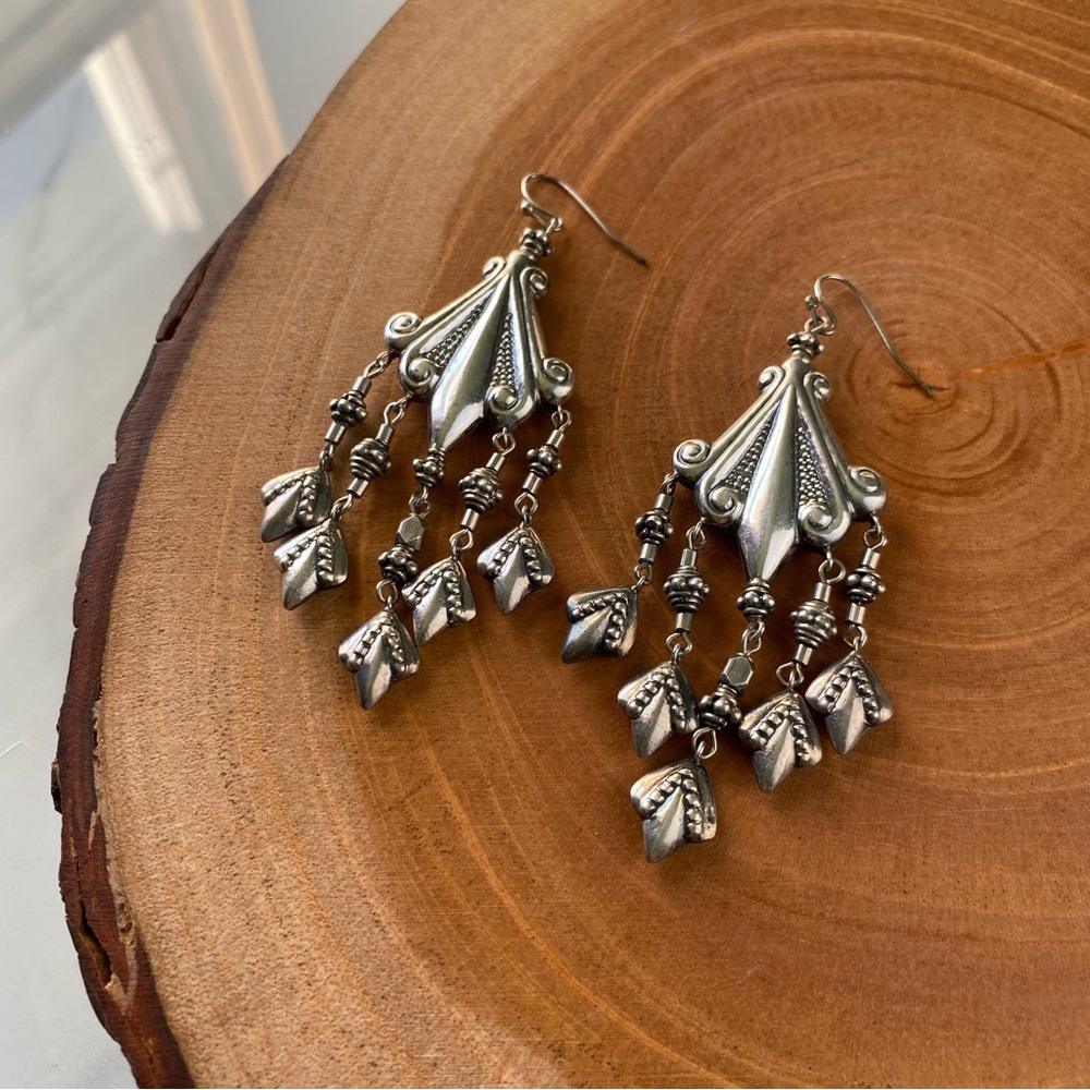 🖤5/$20 Silver Dangly Ornate Earrings - Picture 1 of 6